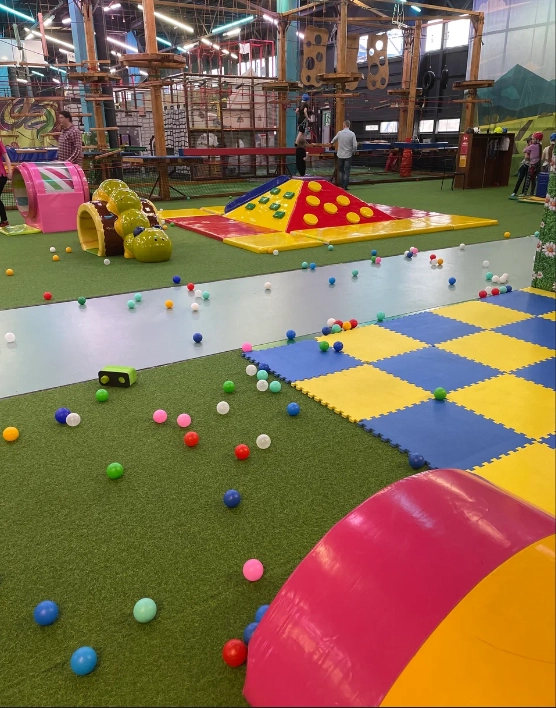 Ресто-парк семейного отдыха Fun City в Санкт-Петербурге: Скалодром, Интерактивная Комната, Горки, Лабиринт, Батуты, Не пропусти,