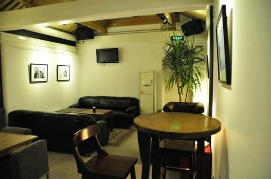 Бар Chill Bar в Пекине: Бар, Покушать, Живая музыка, Алкоголь,