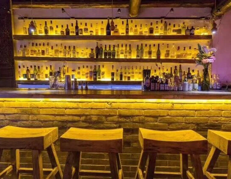 Бар Fang Bar в Пекине: Бар, Коктейль-бар, Развлечение,