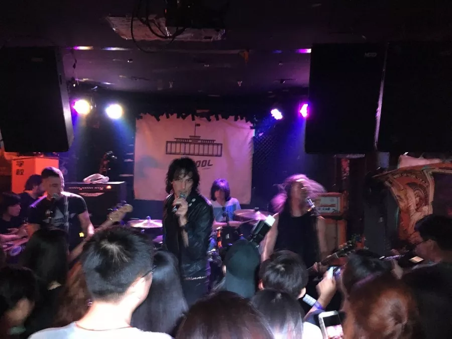 Бар School Live Bar в Пекине: Бар, Живая музыка, Развлечение,