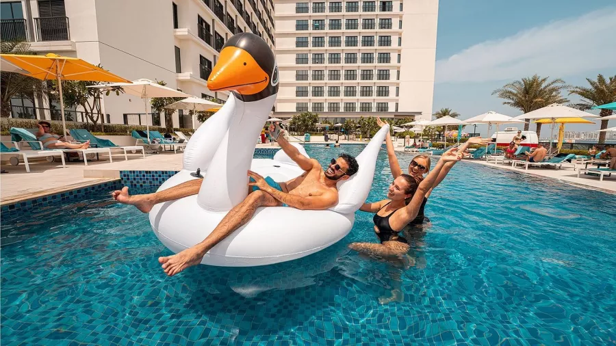 Отель Rove La Mer Beach 3* в Дубаи: Прибрежный отель , Бутик-отель , Номера для геймеров , Бассейн , Конференц-зал,