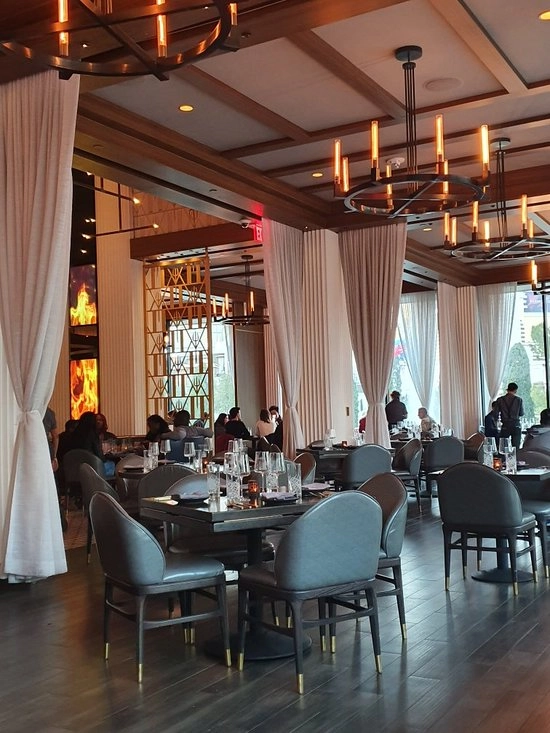 Ресторан Gordon Ramsay Hell's Kitchen в Дубаи: Изысканная кухня , Тетрализованное представление , Фирменные блюда , Открытая кухня,