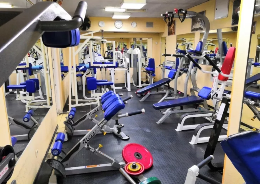Фитнес-клуб Sunny gym в Москве: Персональный тренер, Фитнес бар , Солярий,