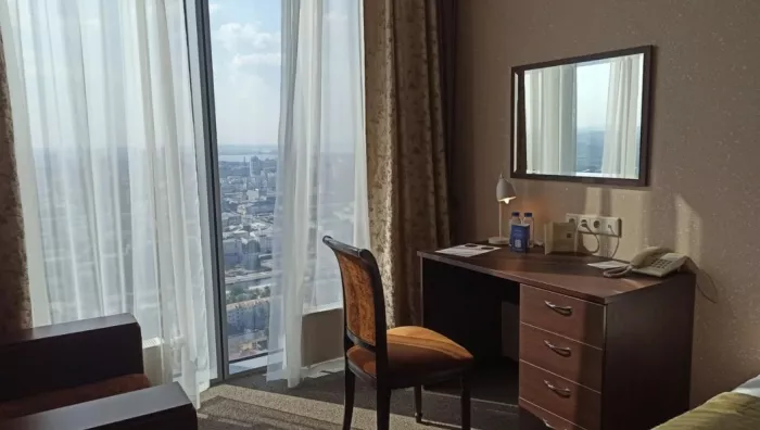 отель Высоцкий 5* в Екатеринбурге: Конференц-зал, Бар, Номера, Бассейн, Апартаменты, Ресторан, Отель, 