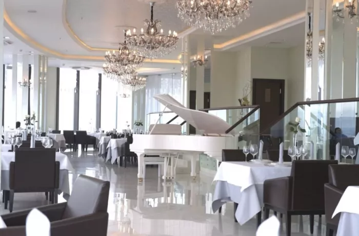 отель Высоцкий 5* в Екатеринбурге: Конференц-зал, Бар, Номера, Бассейн, Апартаменты, Ресторан, Отель, 