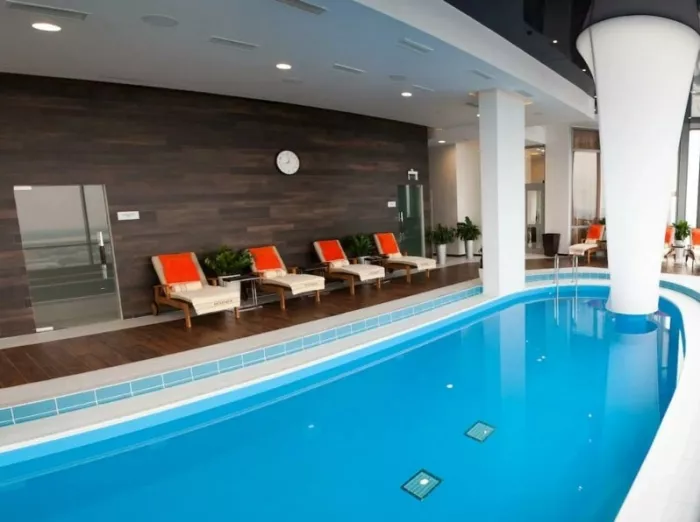 отель Высоцкий 5* в Екатеринбурге: Конференц-зал, Бар, Номера, Бассейн, Апартаменты, Ресторан, Отель, 