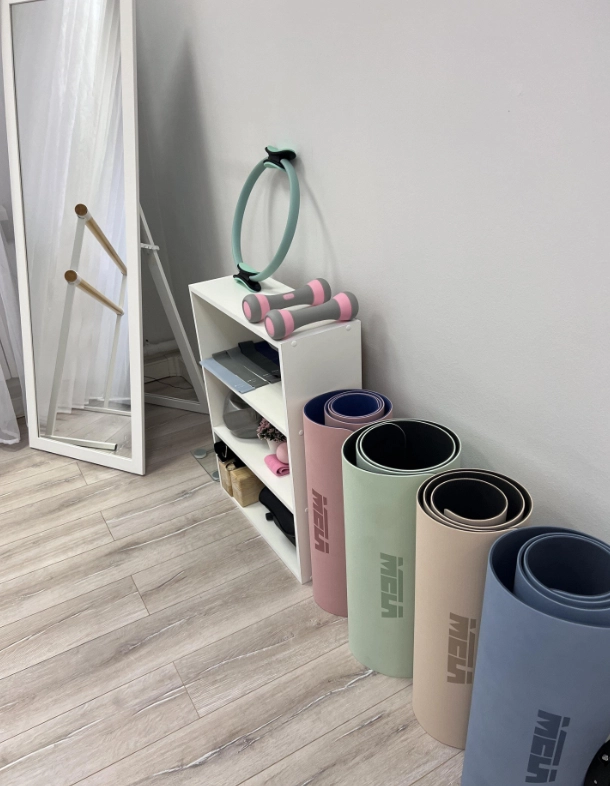 Студия пилатеса и растяжки Reform Pilates Москва в Москве: Женский зал, Пилатес, Стретчинг, Танцы, Фитбол, Персональный тренер, TRX тренировки,