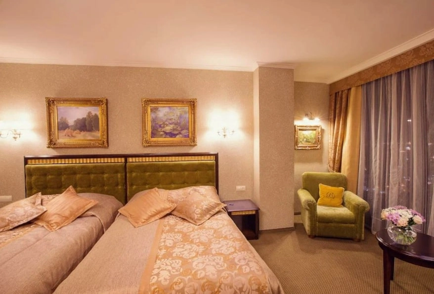 отель Высоцкий 5* в Екатеринбурге: апартаменты, номер, СПА, Отель, конференц-зал, бассейн , Бар, Ресторан,