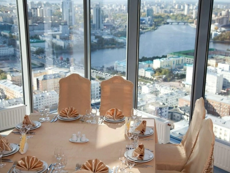 отель Высоцкий 5* в Екатеринбурге: апартаменты, номер, СПА, Отель, конференц-зал, бассейн , Бар, Ресторан,