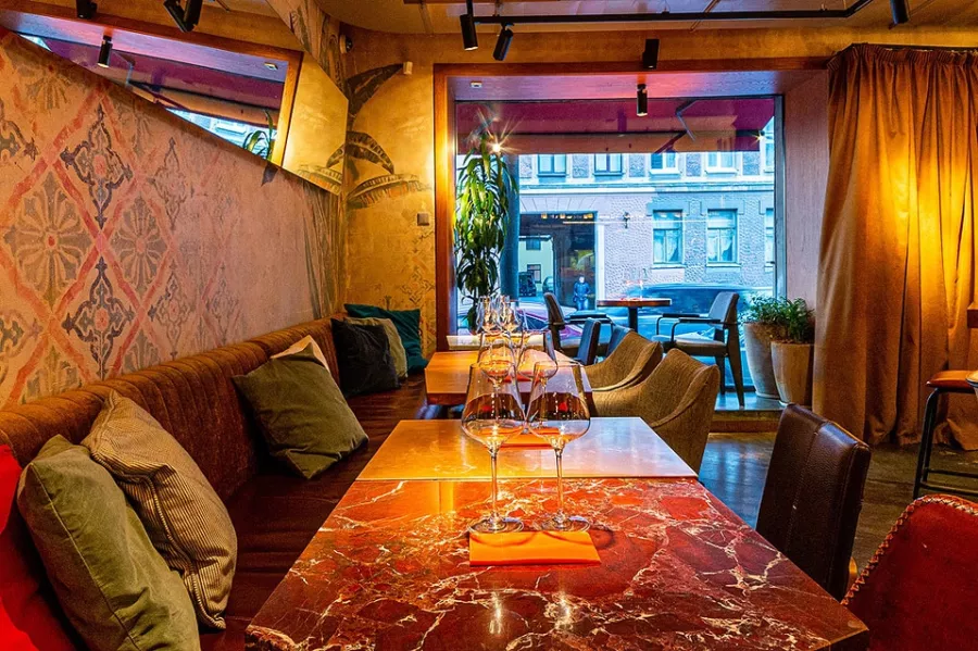 Бар Ателье Tapas & Bar в Санкт-Петербурге: Бранч, Завтрак, Доставка, Парковка, Гастробар, Тапас, Винная карта,