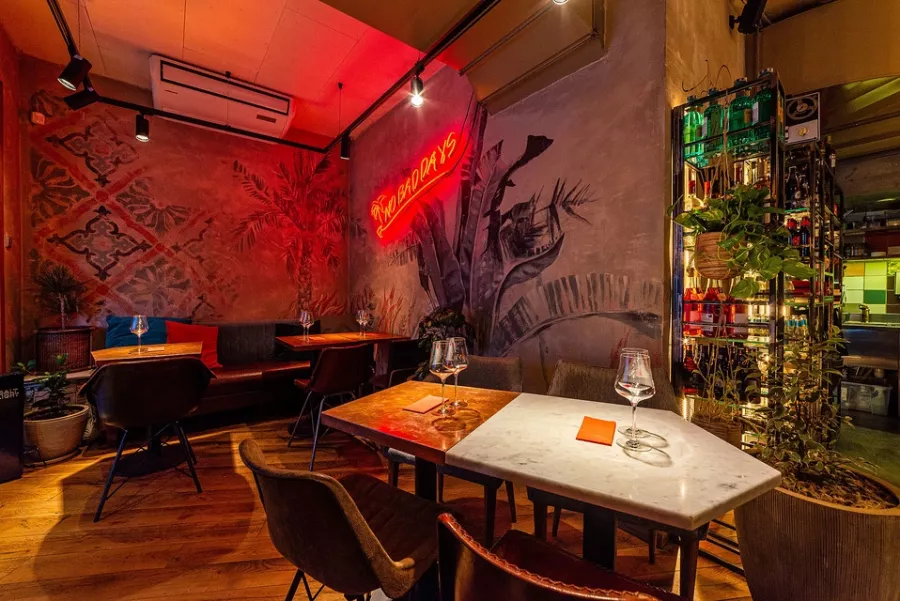 Бар Ателье Tapas & Bar в Санкт-Петербурге: Бранч, Завтрак, Доставка, Парковка, Гастробар, Тапас, Винная карта,