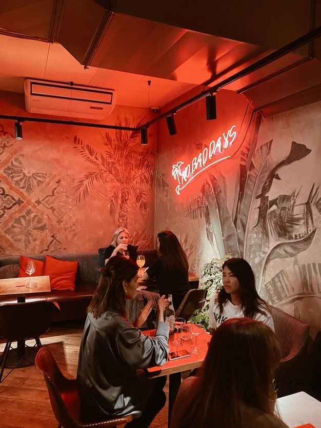 Бар Ателье Tapas & Bar в Санкт-Петербурге: Бранч, Завтрак, Доставка, Парковка, Гастробар, Тапас, Винная карта,