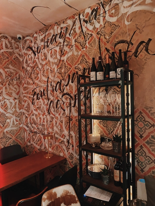 Бар Ателье Tapas & Bar в Санкт-Петербурге: Бранч, Завтрак, Доставка, Парковка, Гастробар, Тапас, Винная карта,