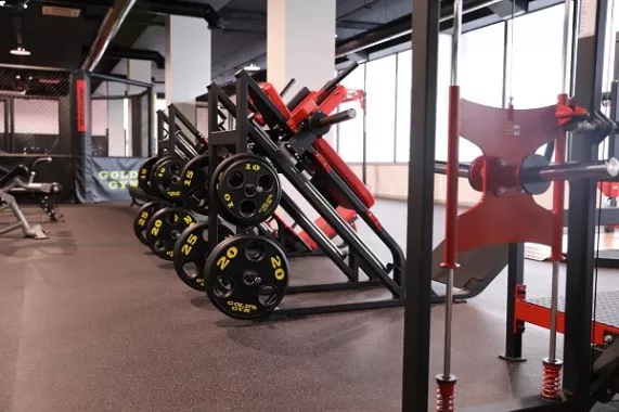 Спортивный зал в Ереване "Gold's Gym".