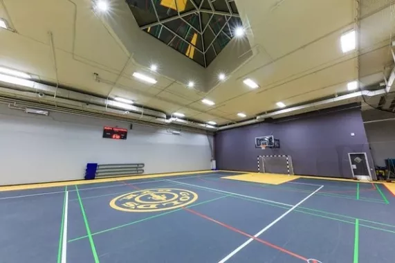 Спортивный зал в Ереване "Gold's Gym".