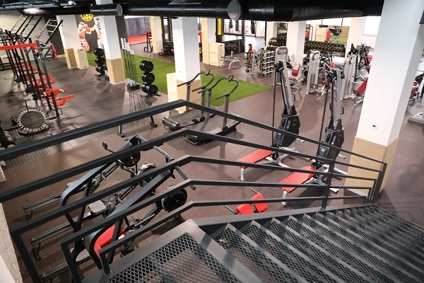 Спортивный зал в Ереване Gold's Gym в Ереване: Фитнес, Йога, Пилатес, Спиннинг, Стэп-аэробика, Тренажерный зал,