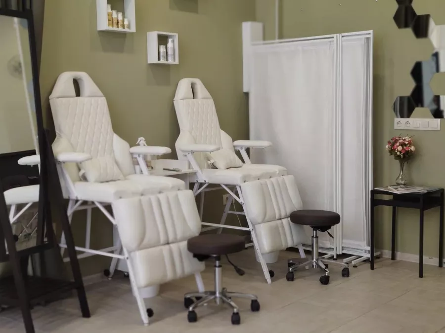 Салон красоты One Beauty в Ростове-на-Дону: Салон красоты, Маникюр, Педикюр, Парикмахерская, Ресницы, Макияж,
