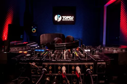 Школа диджеев Topdjschool  в  Санкт-Петербурге