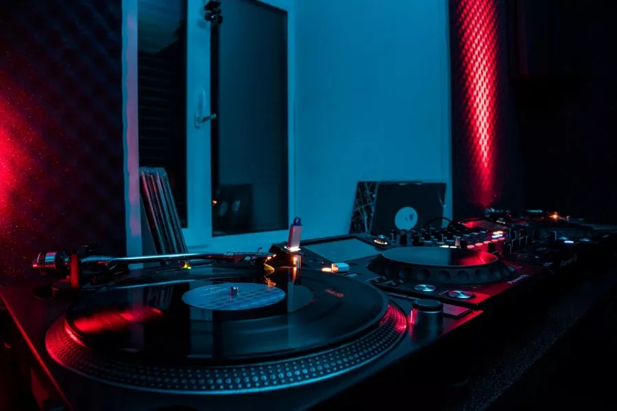 Школа диджеев Topdjschool в Санкт-Петербурге: Создание Электронной Музыки, Вокал, Дубляж, Актерское Мастерство, Продюсирование,