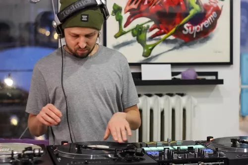 Школа диджеев Scratch DJ School  в  Санкт-Петербурге