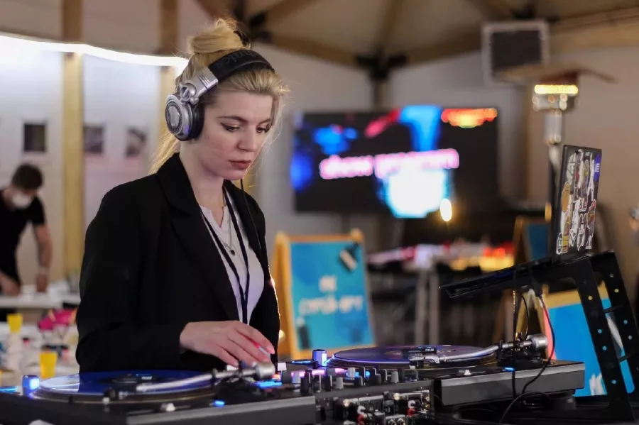 Школа диджеев Scratch DJ School в Санкт-Петербурге: Сведение, Вокал, Актерское Мастерство, Для Взрослых И Детей, Диджей Софт,