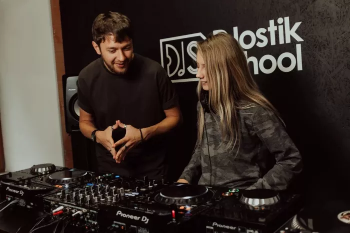 Школа диджеев DJostik School  в  Санкт-Петербурге