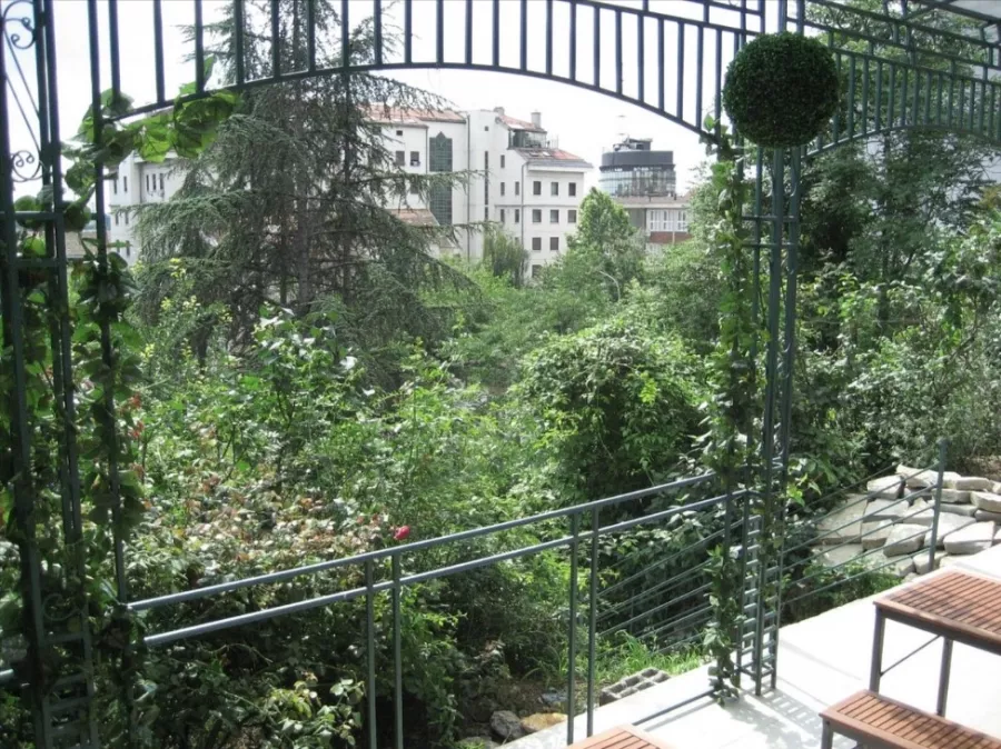 Garden 40 в Белграде: Хостел, Путешествие, Чилим,