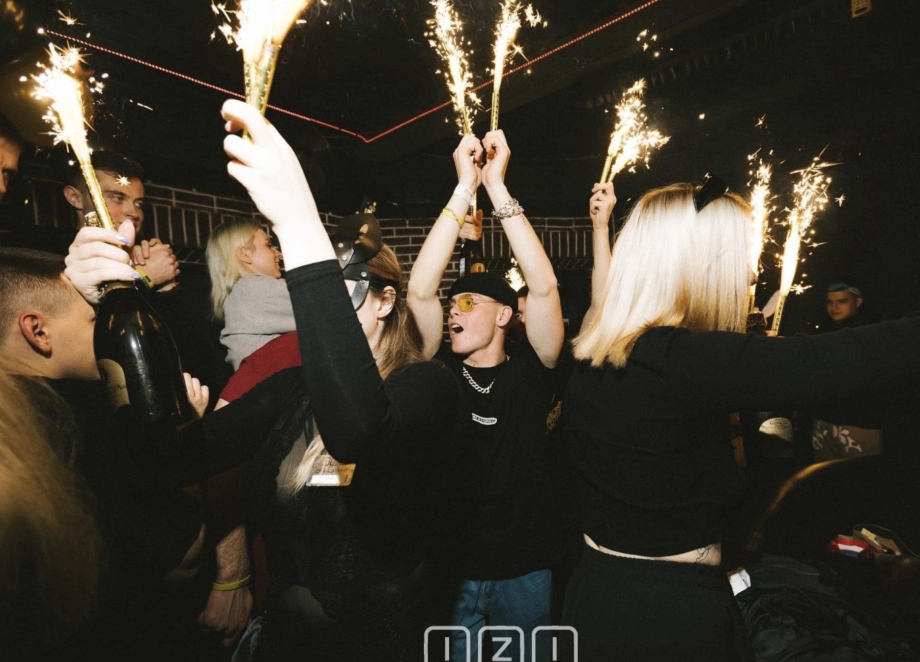 Ночной клуб "IZI"