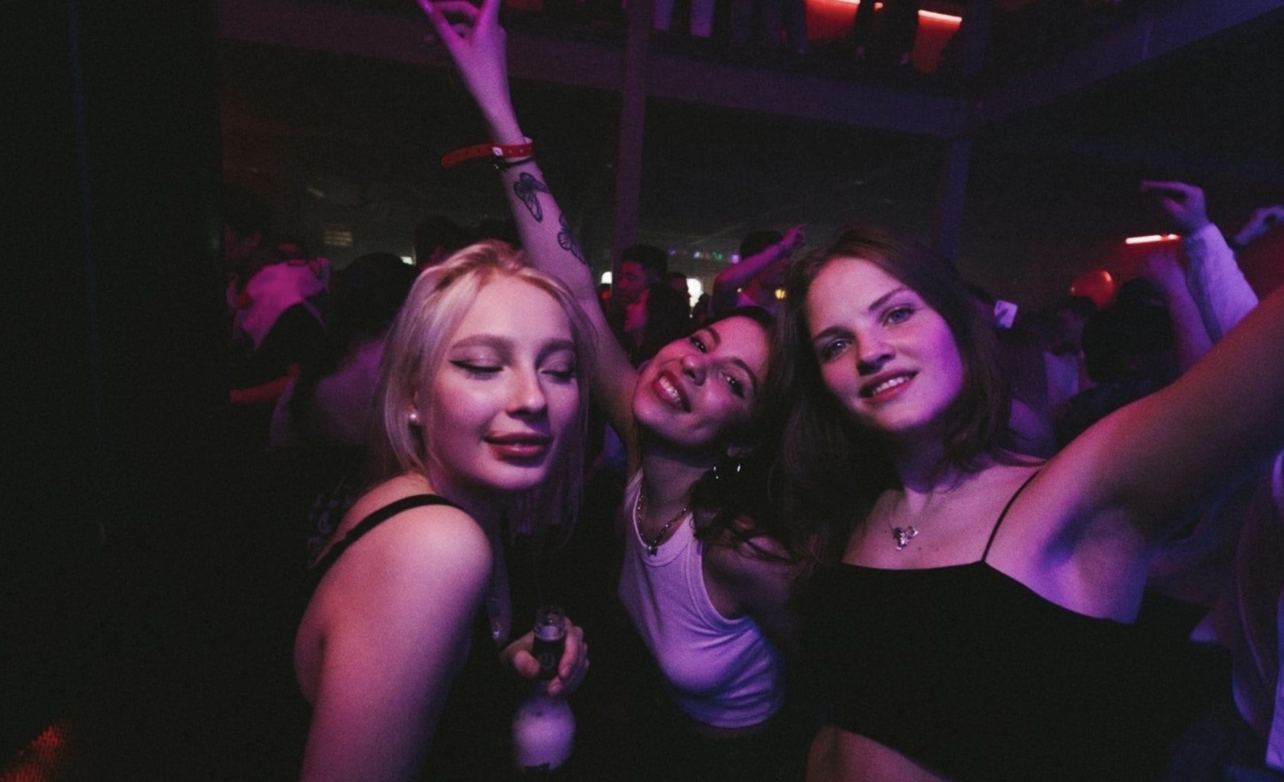 Ночной клуб "IZI"