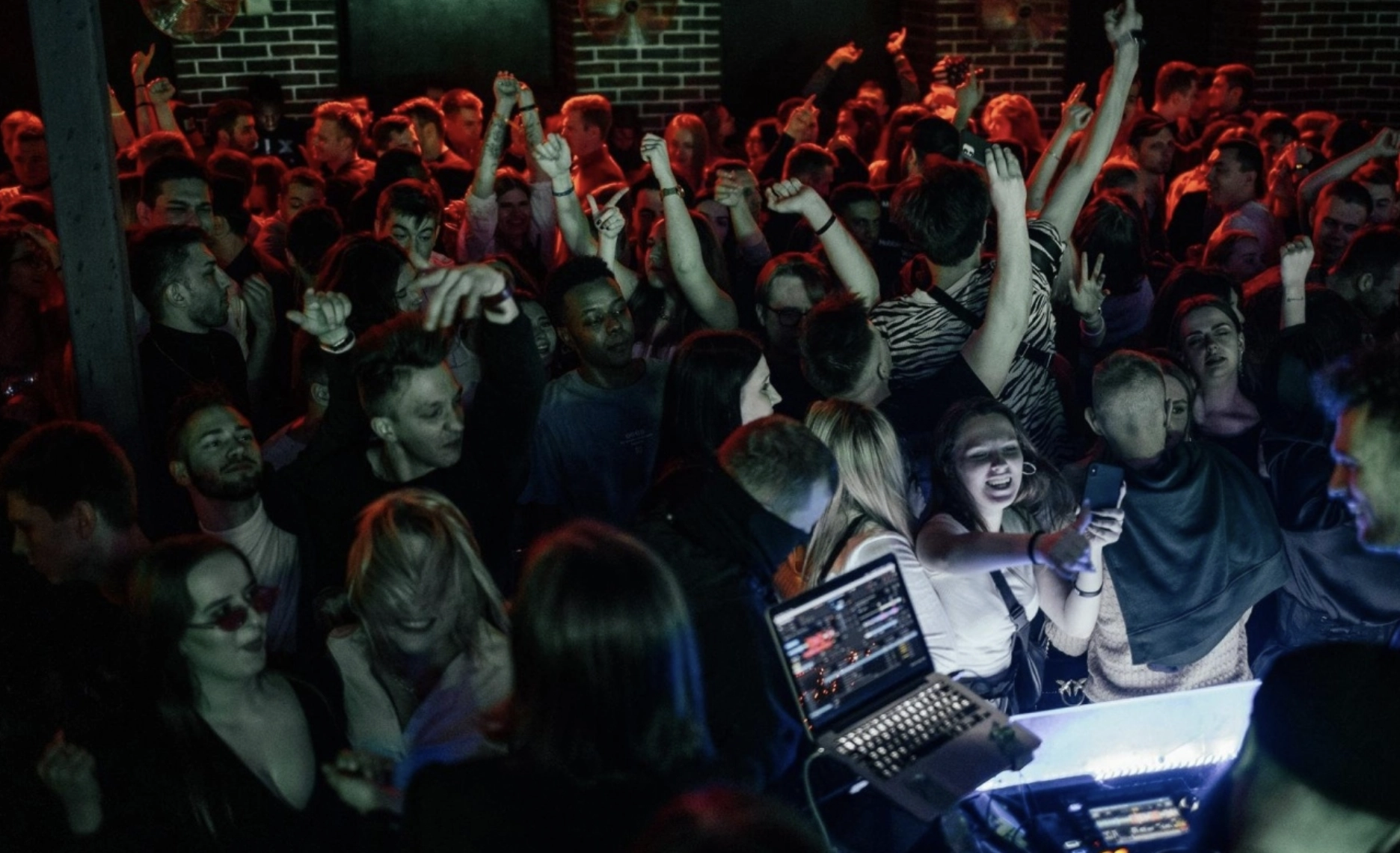 Ночной клуб "IZI"