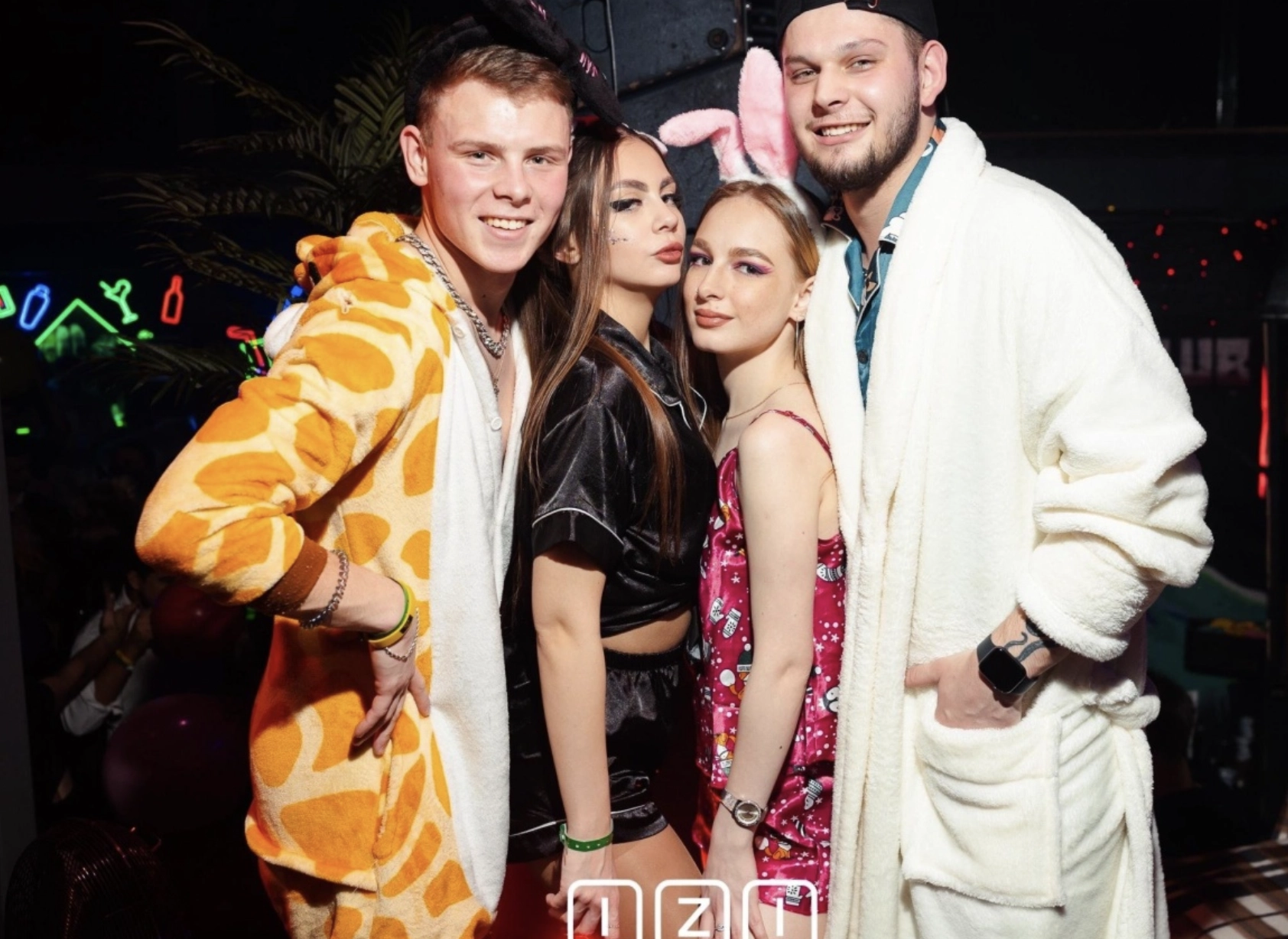 Ночной клуб "IZI"