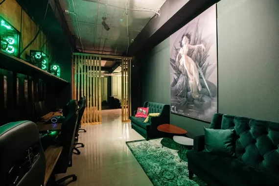 Компьютерный клуб "Cyber Lounge" на Дзержинского