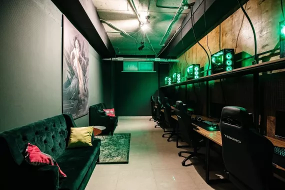 Компьютерный клуб "Cyber Lounge" на Дзержинского