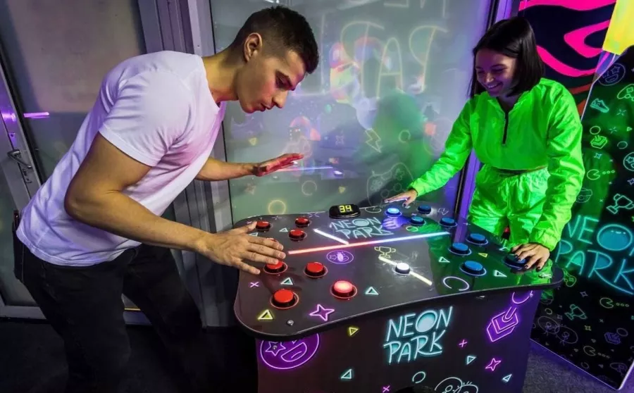 Парк развлечений Neon park в Минске: Чилим, Развлечения, Детские игровые залы, Аттракционы, Подростковые клубы, Организация праздников, Лазерный лабиринт,