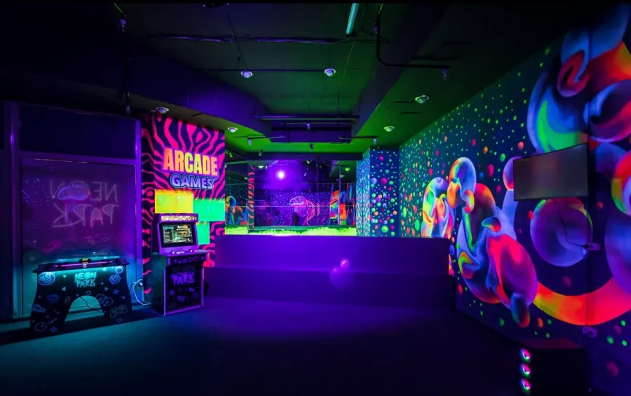 Парк развлечений Neon park в Минске: Чилим, Развлечения, Детские игровые залы, Аттракционы, Подростковые клубы, Организация праздников, Лазерный лабиринт,