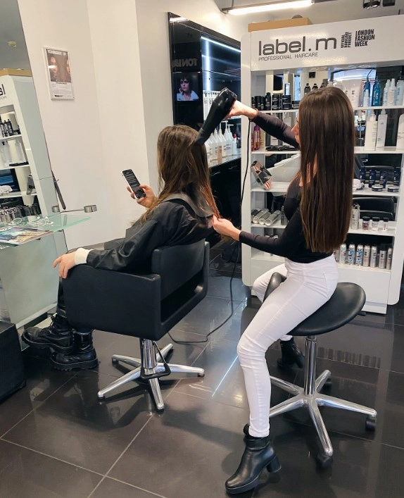 Салон красоты Toni&Guy в Санкт-Петербурге: Парикмахерская, Косметические услуги, Массаж, Ногтевая студия, Ресницы и брови,