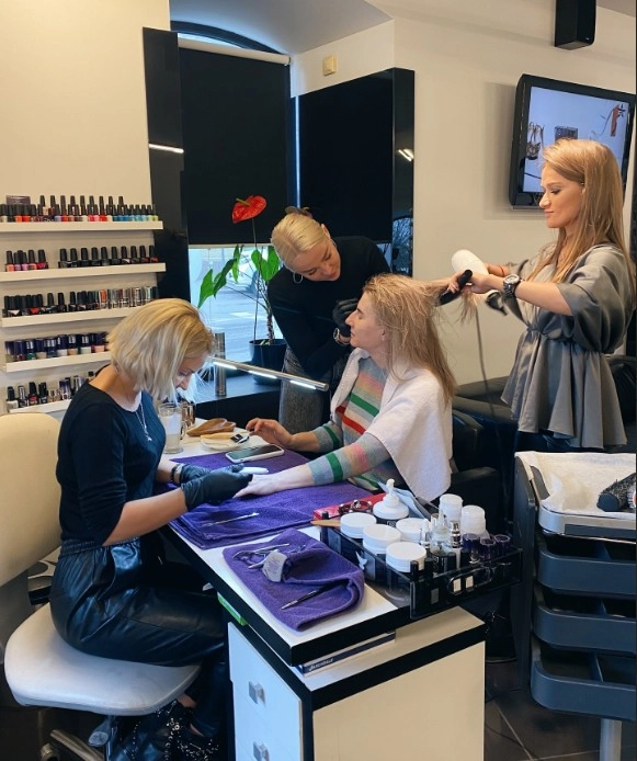 Салон красоты Toni&Guy в Санкт-Петербурге: Парикмахерская, Косметические услуги, Массаж, Ногтевая студия, Ресницы и брови,