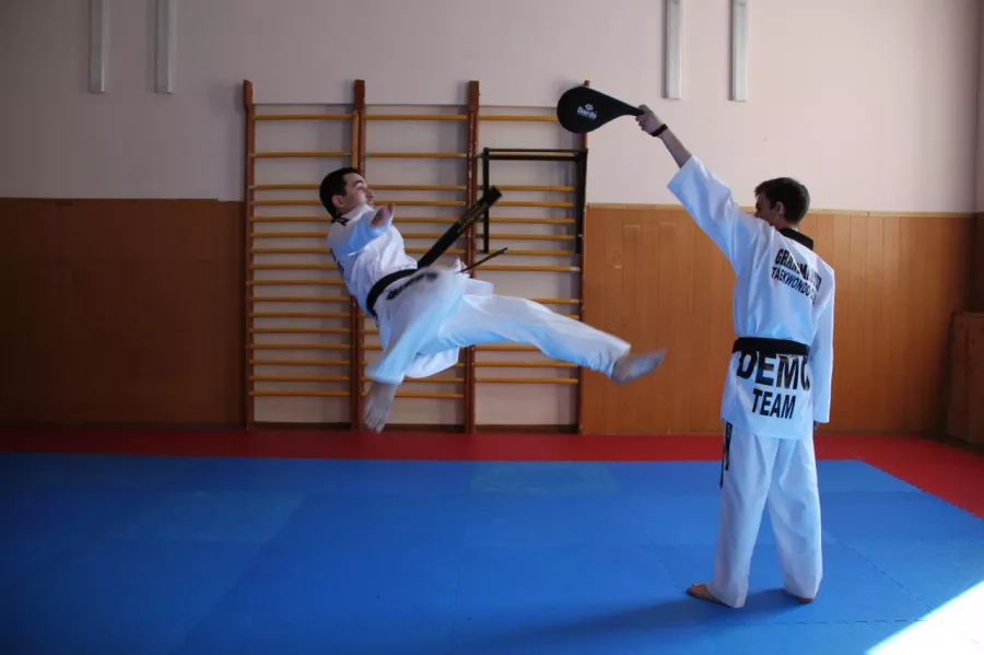 Спортивный клуб Грандмастерна ул. 40-летия Победы в Ростове-на-Дону: Тхэквондо, Самооборона, Развиваться,