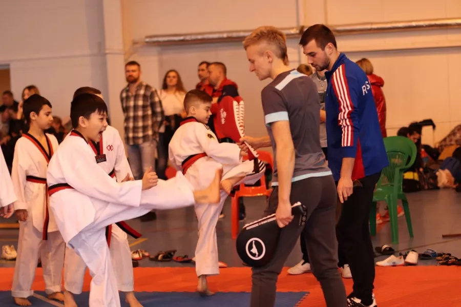 Спортивный клуб Грандмастер на ул. Шолохова в Ростове-на-Дону: Тхэквондо, Самооборона,, Развиваться,