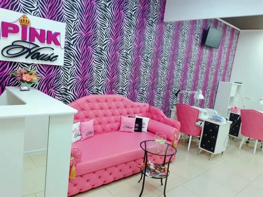 Студия красоты PinkHouse в Ростове-на-Дону: Студия красоты, Маникюр, Педикюр, Брови, Ресницы,