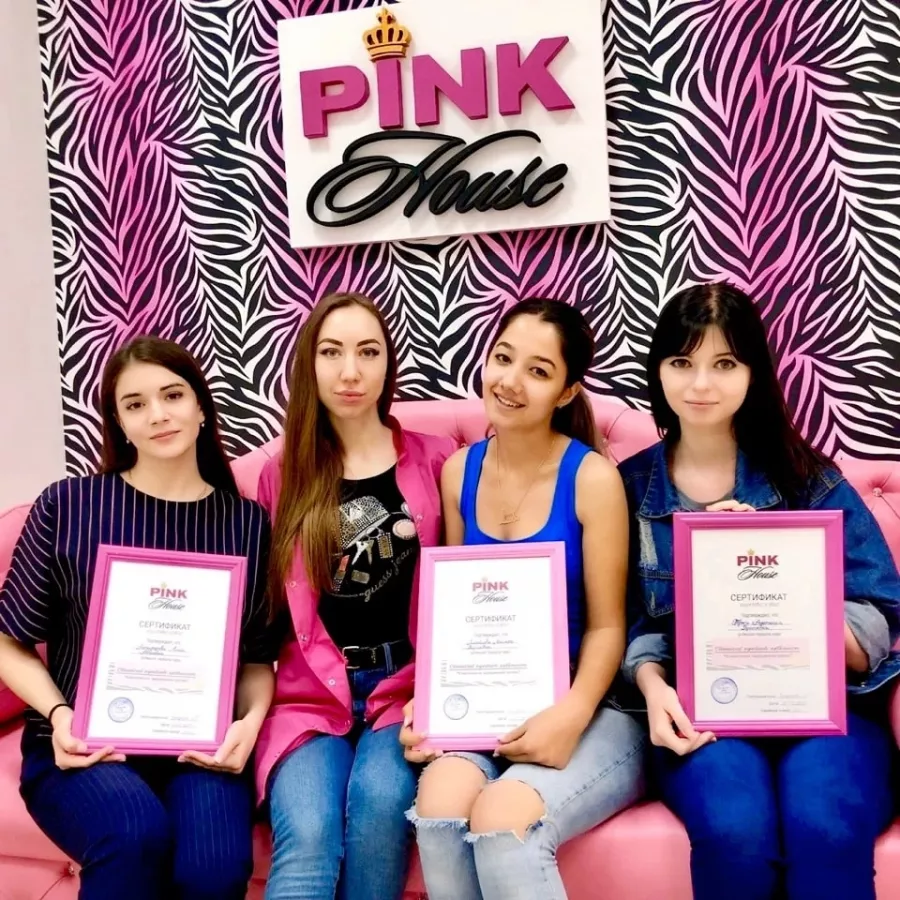 Студия красоты PinkHouse в Ростове-на-Дону: Студия красоты, Маникюр, Педикюр, Брови, Ресницы,