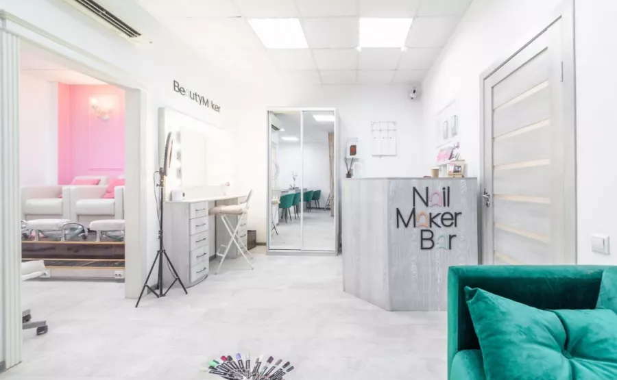 Студия маникюра NailMaker Bar в Москве: Ногти, Маникюр, Педикюр, Ресницы, Брови, Макияж, Прическа,