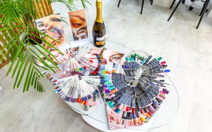 Студия маникюра NailMaker Bar в Москве: Ногти, Маникюр, Педикюр, Ресницы, Брови, Макияж, Прическа,