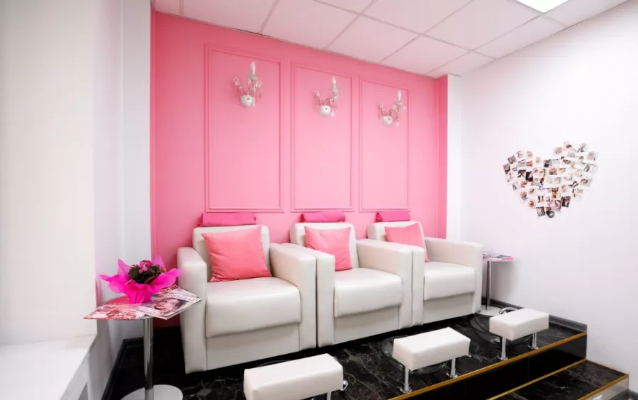 Студия маникюра NailMaker Bar в Москве: Ногти, Маникюр, Педикюр, Ресницы, Брови, Макияж, Прическа,