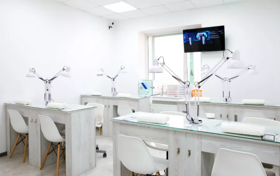 Студия маникюра NailMaker Bar в Москве: Ногти, Маникюр, Педикюр, Ресницы, Брови, Макияж, Прическа,