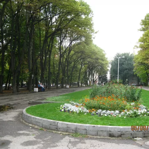 МБУ Парк культуры и отдыха 1 Мая  в  Ростове-на-Дону