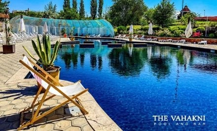 Бассейн Vahakni Pool and Bar в Ереване: Бассейн, Games, Семейный отдых, Аниматоры, Мероприятия, Танцевальные шоу,