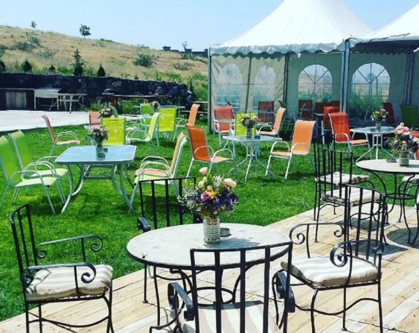 Бассейн Vahakni Pool and Bar в Ереване: Бассейн, Games, Семейный отдых, Аниматоры, Мероприятия, Танцевальные шоу,