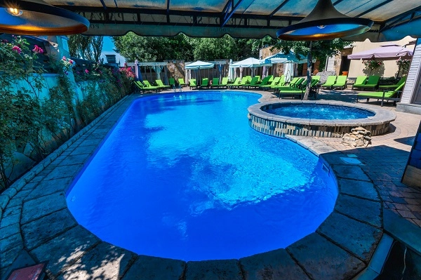 Открытый бассейн в Ереване Paradise Pool в Ереване: Вода, комфорт, Бассейн, Отель, Семейный отдых ,