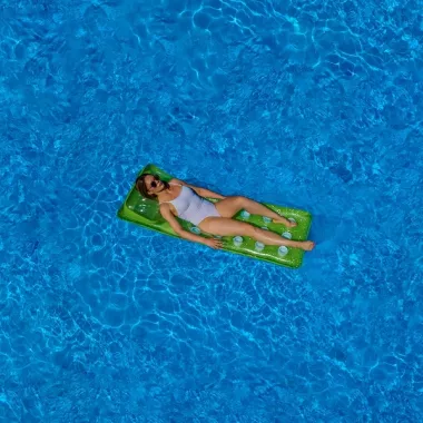Открытый бассейн в Ереване "Paradise Pool".